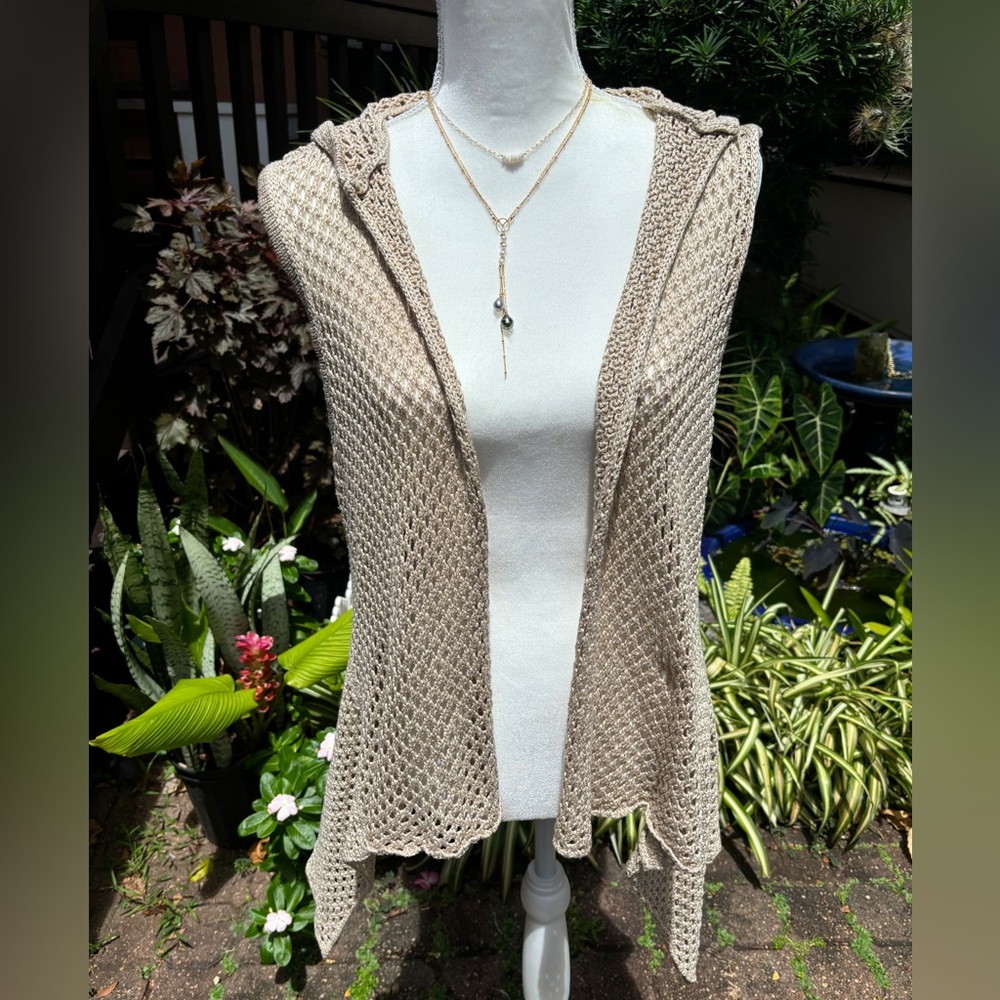 Crocheted Women’s Hooded Sweater Jacket Cardigan, size Medium EUC